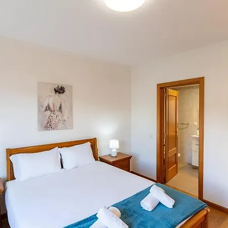 Daire Guestready - Charming Retreat In *